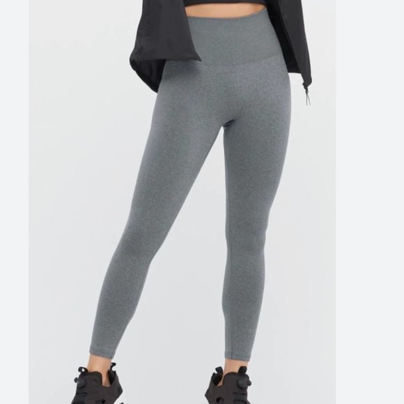 Uniqlo Pants - Uniqlo | AIRism UV Protection Soft cropped Leggings